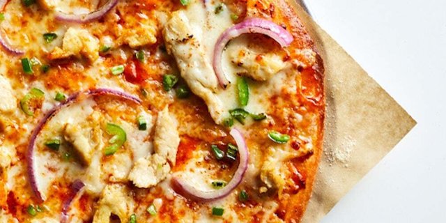10" BUFFALO CHICKEN PIZZA BOXED MEAL