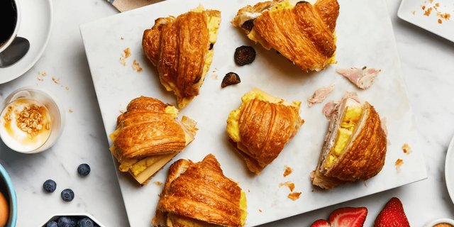 Le Continental Breakfast