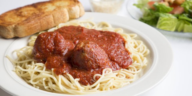 Classic Spaghetti w/ Meatballs