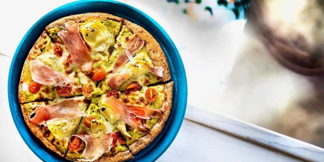 10" Prosciutto & Pea Pizza