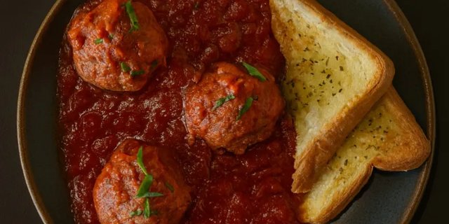Meatballs & Sauce