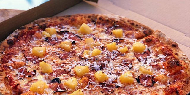 Hawaiian Pizza