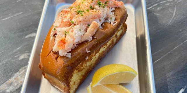 Classic Crab Roll