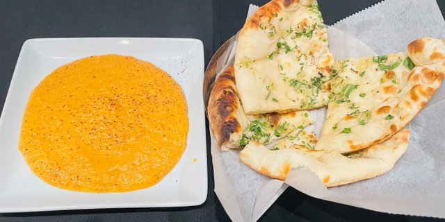 Spicy Red Pepper Hummus w/ Garlic Naan