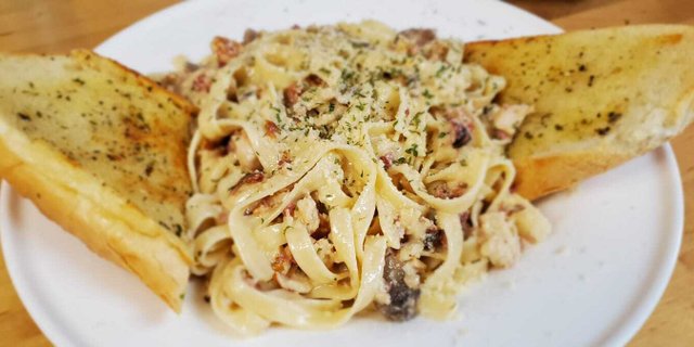 Seafood Alfredo Pasta
