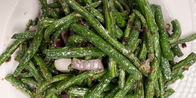 Green Beans w/ Pickled Cabbage Half Tray