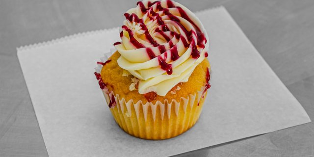 Vanilla Raspberry Cupcakes