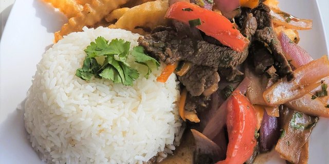 Lomo Saltado Tray