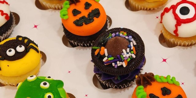 One Dozen Gluten-Free Halloween Mini Cupcakes