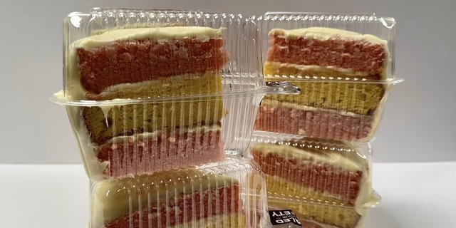 Strawberry Lemonade Cake Slice