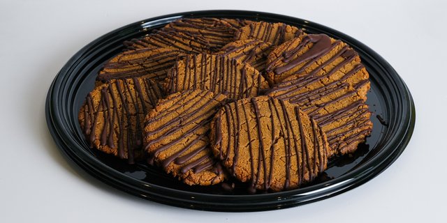 Peanut Butter Chocolate Drizzle Cookie
