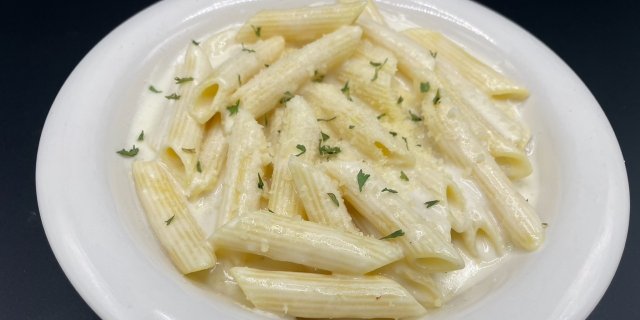 Pasta w/ Alfredo Sauce