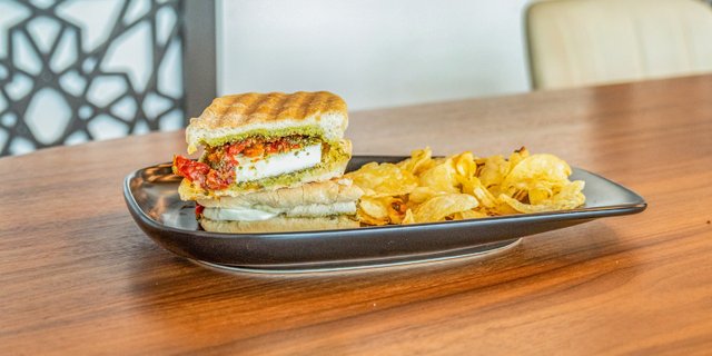 Mozzarella Pesto Caprese
