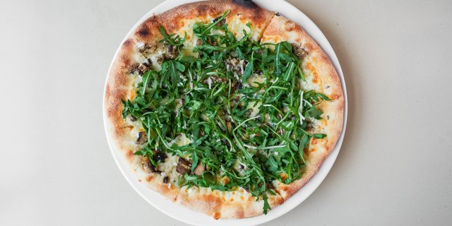 Mushroom & Arugula Gluten-Free Pizza