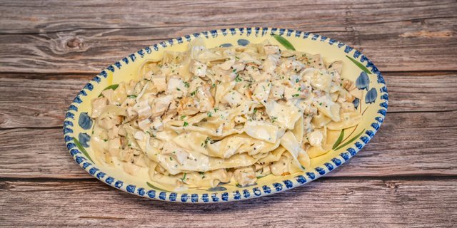 Fettuccine w/ Alfredo Sauce