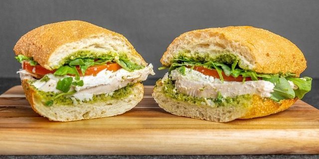Pollo Pesto Sandwich