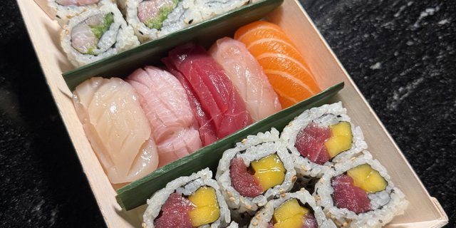 Sushi & Maki Roll Bento Box