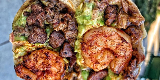 Mar y Tierra Burrito