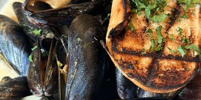 Steamed Mussels