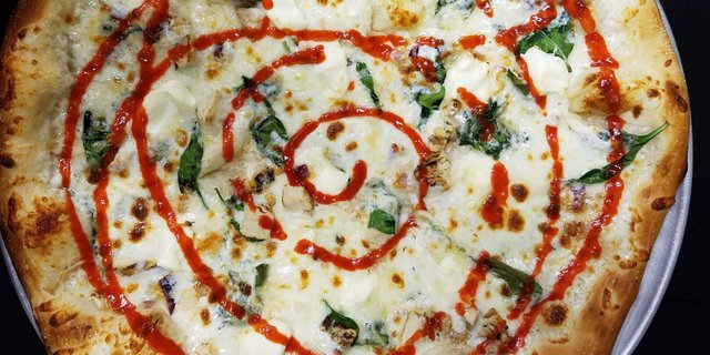Sriracha Chicken & Spinach Gluten-Free 12" Pizza