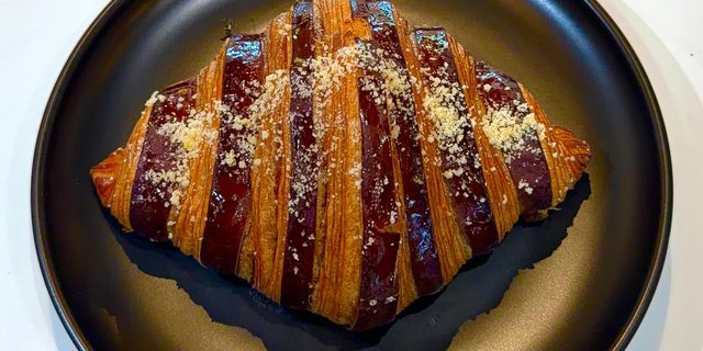 Nutella Croissant