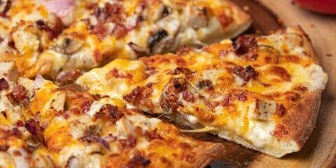 Chicken Bacon Ranch Cauliflower Crust Pizza