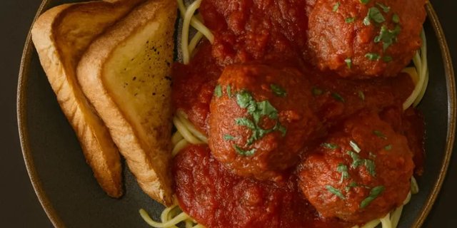 Spaghetti & Meatballs