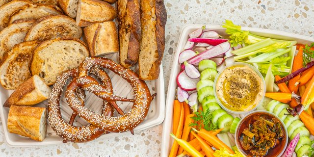 Hummus, Breads & Crudités