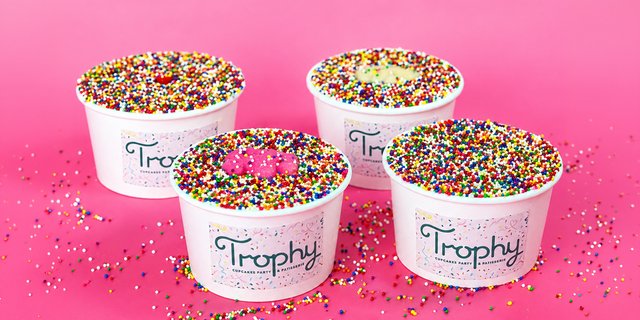 8-Pack Trophy Sprinkle Cake Cups