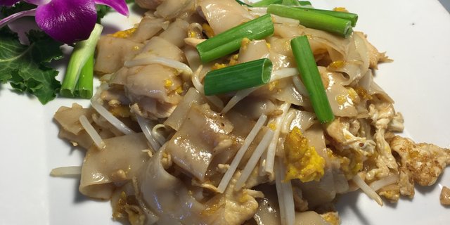 Siamese Noodles (Gai Kua)