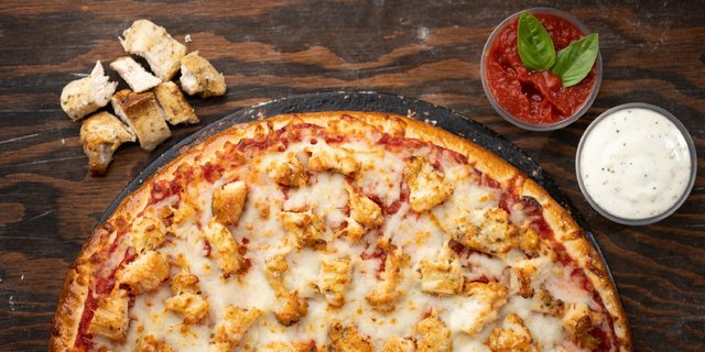 Garlic Chicken Gourmet Pizza