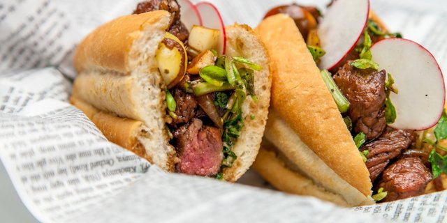 Shaken Steak Bánh Mì