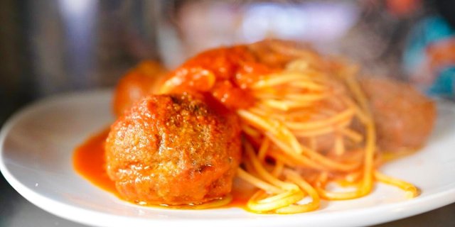 Spaghetti w/ Meatballs