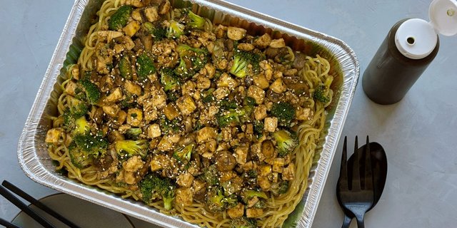Vegan Sesame Garlic Stir-Fry Platter