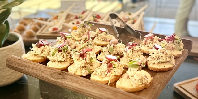 Curried Chicken & Mango Chutney Canapés