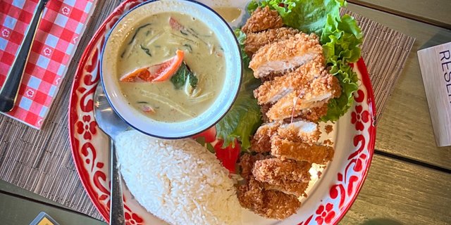 Crispy Chicken w/ Green Curry