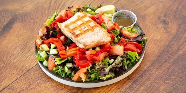 Grilled Salmon Salad
