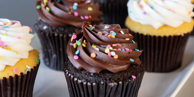 6-pack Vanilla & Chocolate Cupcakes