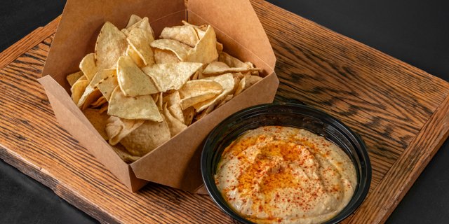 Hummus w/ Chips