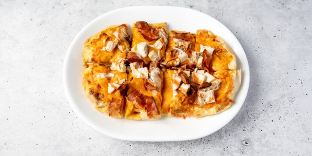 Buffalo Chicken & Bacon Backspin Flatbread