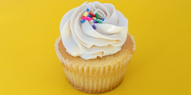 Vanilla Cross Cross Cupcake