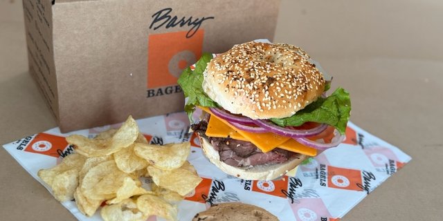 Roast Beef & Cheddar Bagel Sandwich Boxes