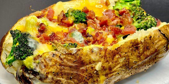 Broccoli, Cheddar & Bacon Spud