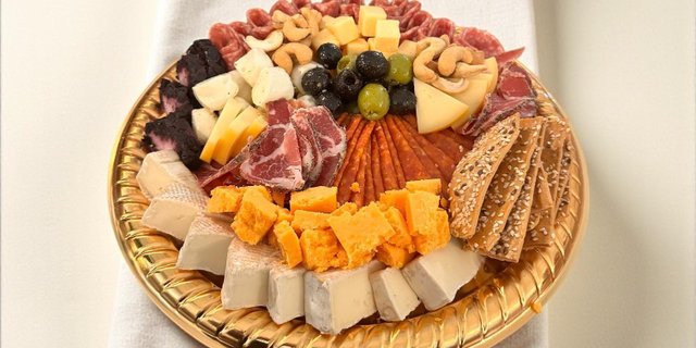 Meat & Cheese Charcuterie Tray