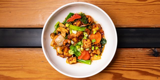 Vegan Pad Med Ma-Muang Stir-Fry