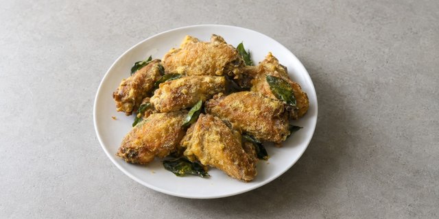 Salted Egg Yolk Chicken Wings