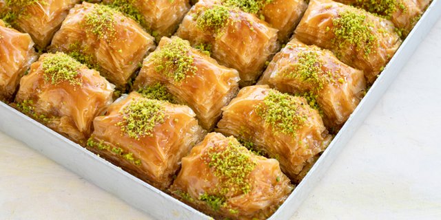 Square Slice Pistachio Baklava Tray