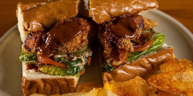 Crispy Fried Catfish Po’Boy