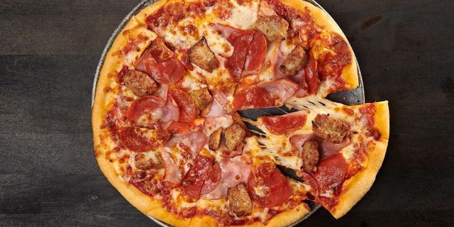 Triple Meater Pizza