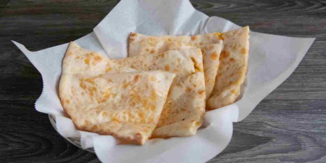 Garlic Cheese Naan Tray